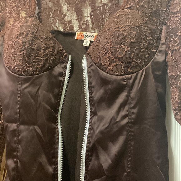 what ; brown ( on the top ) see thru design with flowers with zipper. its cute💫 - Picture 6 of 15